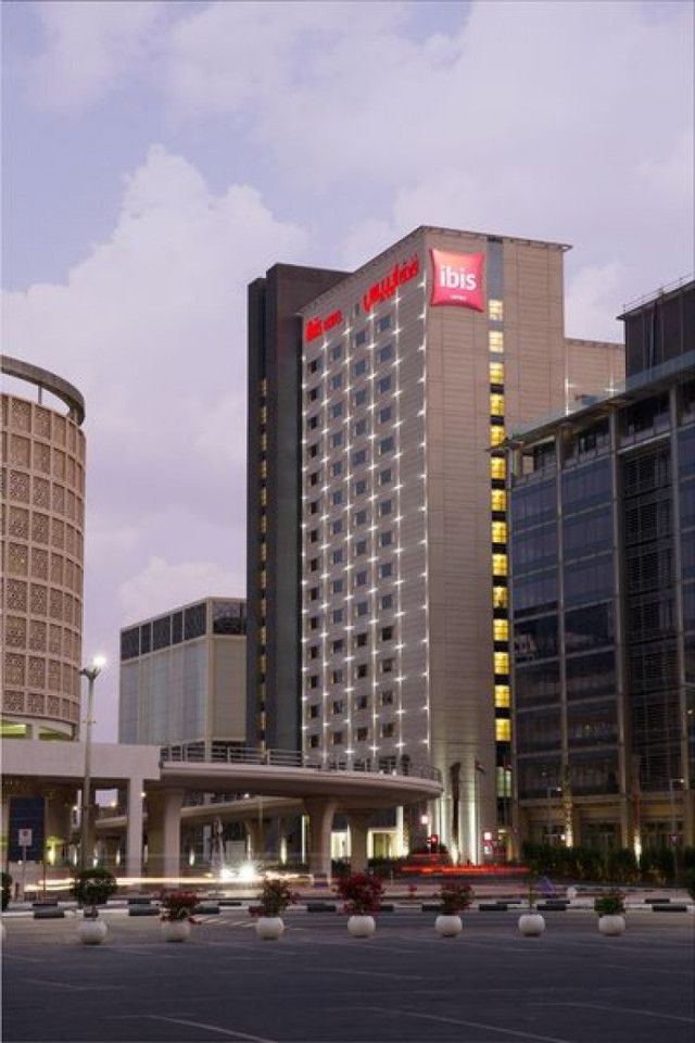 Хотел Ibis One Central 3•