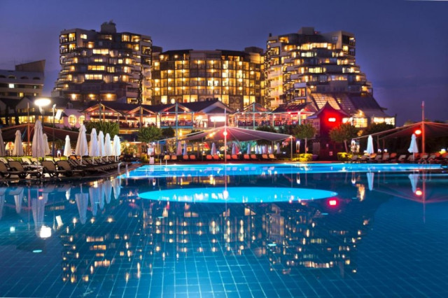 LIMAK LARA DELUXE HOTEL & RESORT 5•