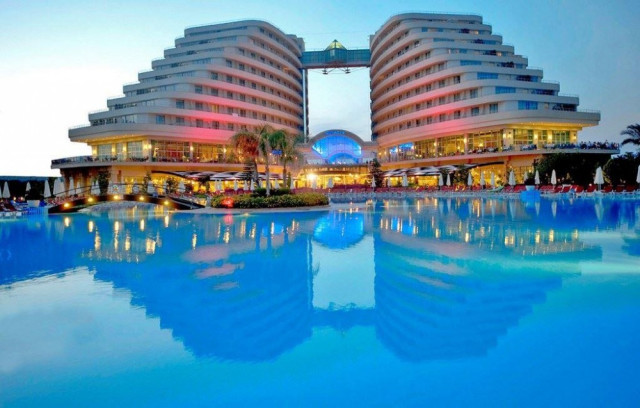 MIRACLE RESORT HOTEL 5•