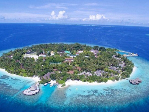Почивка в Мале, Малдиви - Bandos Island Resort 5 * хотел 5•