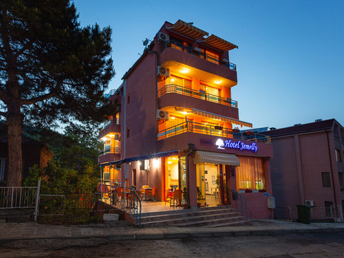 Почивка в Обзор, България - Семеен хотел Джемелли 2•