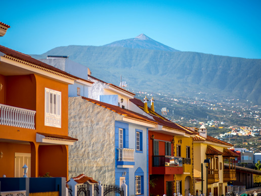 Навсякъде на остров Тенерифе вулканът Тейде ще наблюдава разходките ви от своите 3715 m.