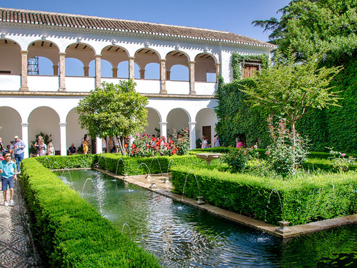 Дворецът Аламбра и градините Хенералифе в Гранада