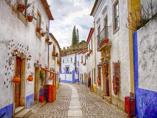 Обидуш излъчва традиционно португалско очарование с тесните си калдъръмени улички, старомодните къщи и величествения средновековен замък.