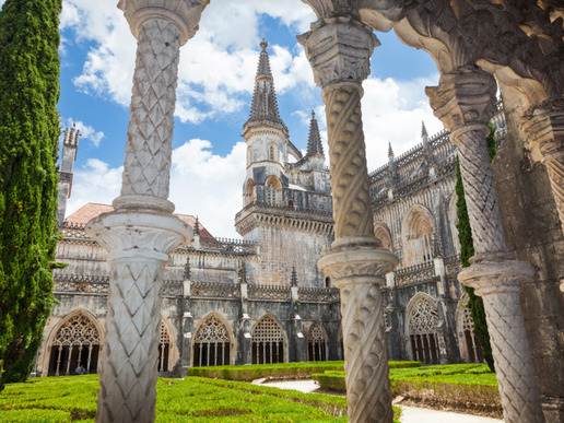 Mанастирът в Баталя е една от най-впечатляващите религиозни сгради на Португалия. Той е изящен документ на прехода от готически стил към декоративния стил мануелин.